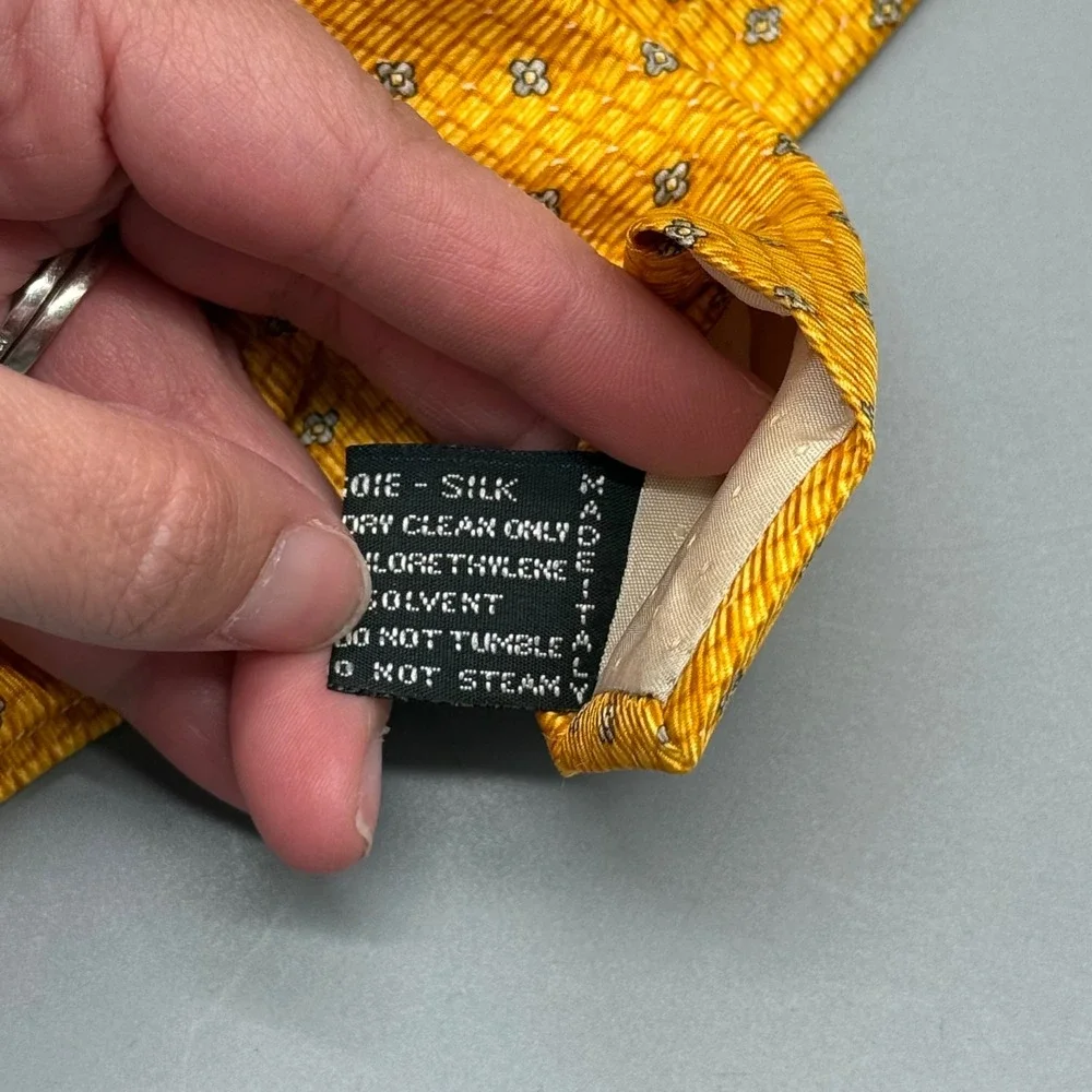 Gianni Versace Mens Vintage‎ Silk Tie Yellow Geometric Medusa Head Made in Italy